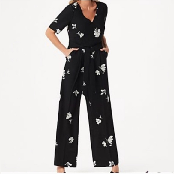 Vince Camuto Tossed Flowers Black White Floral printed Elbow Sleeve Jumpsuit 14 - Picture 2 of 15